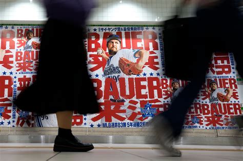 Unsigned in major leagues, Bauer gets big welcome in Japan